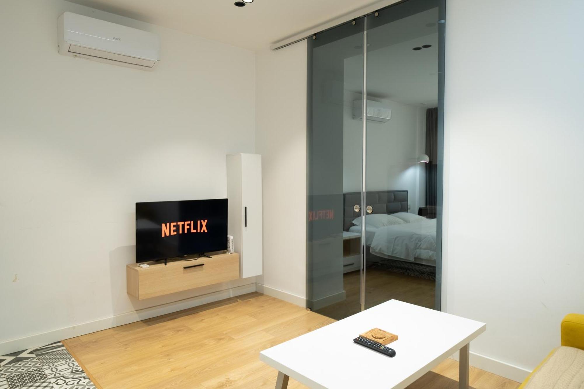 Cosy Urban Central Apartment Tirana Exterior foto